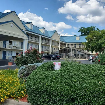 Colonial House Motel-2