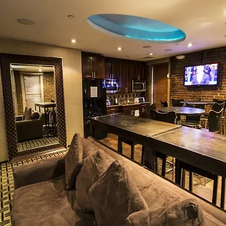 Broadway Hotel & Hostel-3