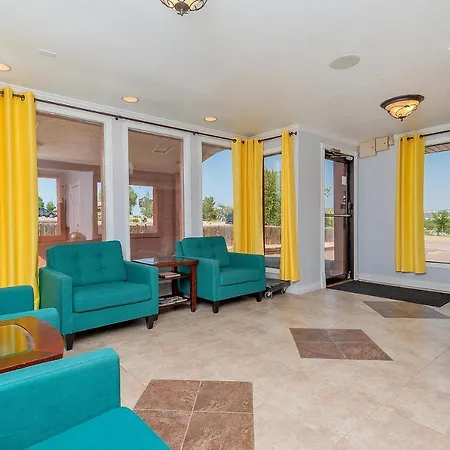 Super 8 By Wyndham Colorado Springs/Chestnut Street-2