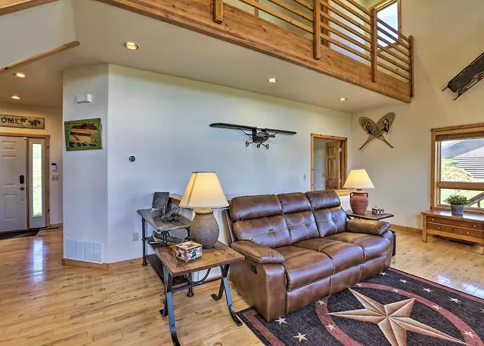 2 Mi To Granby Ranch: Granby Home W/ Hot Tub!