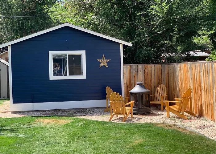 The Cottage! Chic Bungalow Near Old Town Square!