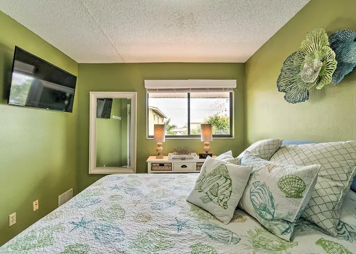 Resort Condo W/ Beach Access On Anna Maria Island!