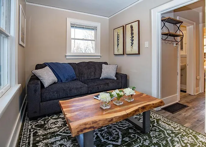 Cozy Carriage House - Walk To Unc + Free Bikes