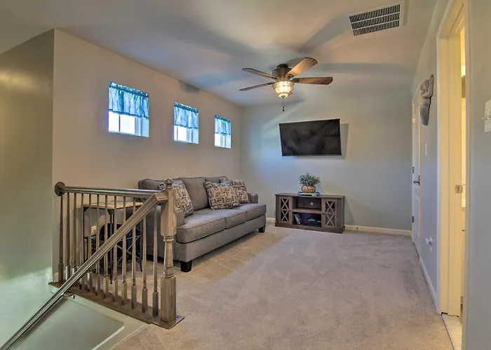 Sunny End-Unit Townhome-Steps To Resort Amenities!