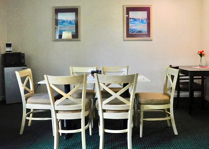 Azalea Inn & Suites