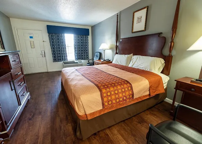 American Inn & Suites Russellville