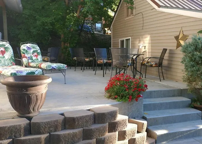 Alpaca Inn, The