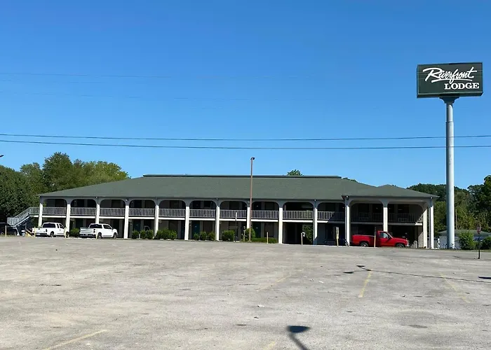 Riverfront Lodge