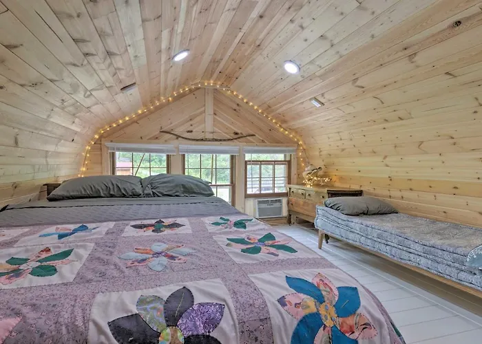 Converted Trailer W/ Furnished Deck In Marshall!