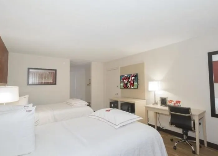 Days Inn By Wyndham Neptune Beach