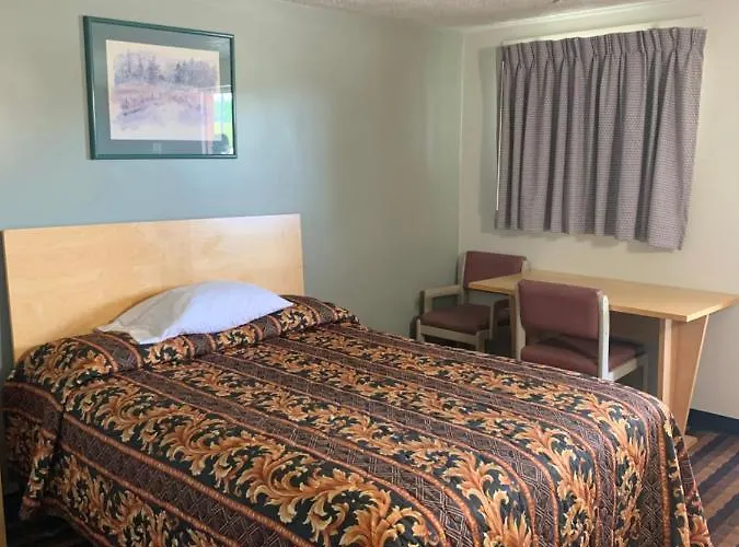 Budget Lodge Newton Falls