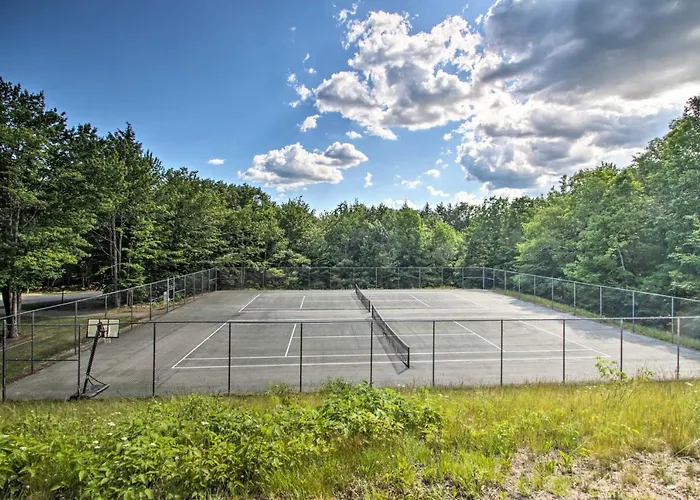Intervale Family Retreat: Mtn View & Pool Access!