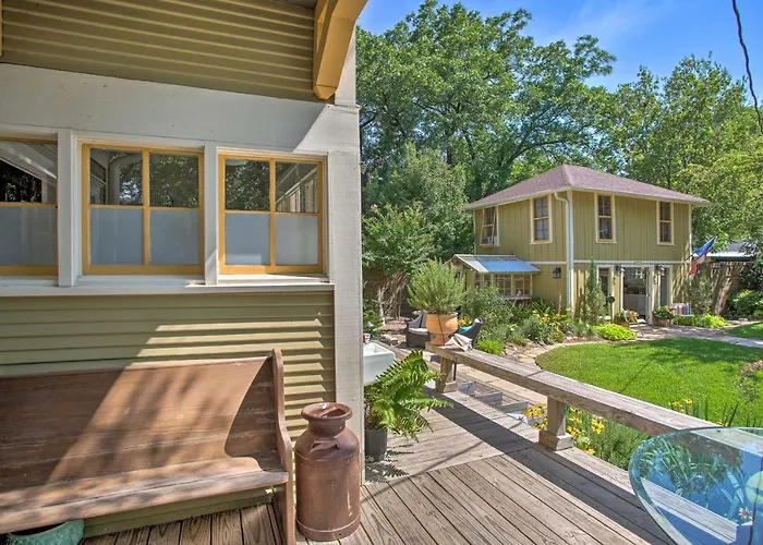 4 Mi To Dtwn! Fort Worth Cottage W/ Shared Pool