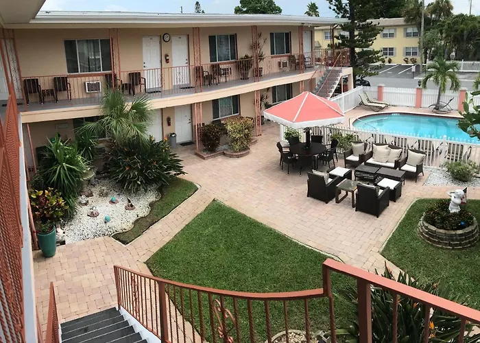 Carlton House Motel And Suites