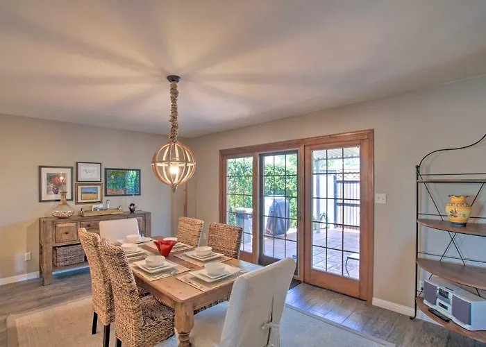 Walk To Trolley & Lake: Sunny Scottsdale Townhome