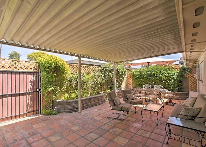 Walk To Trolley & Lake: Sunny Scottsdale Townhome