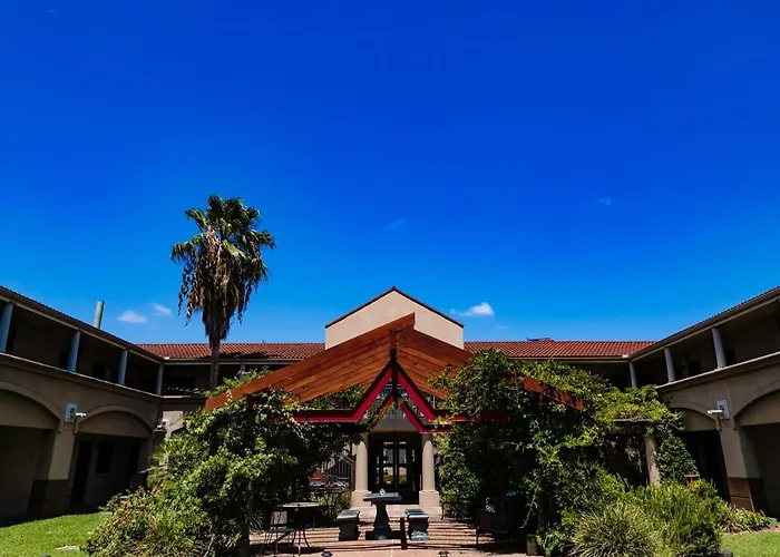 Vineyard Court Designer Suites Hotel