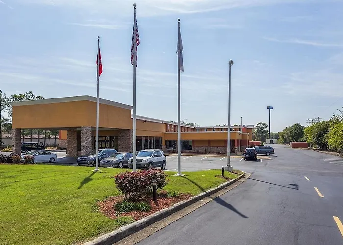 Econo Lodge Inn & Suites