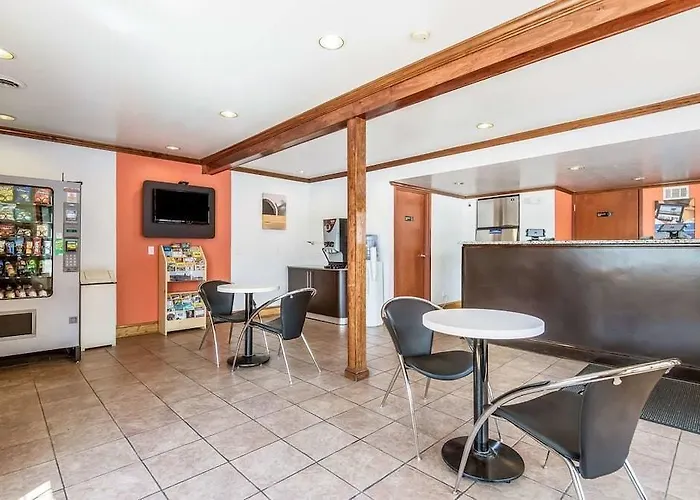 Econo Lodge Glens Falls