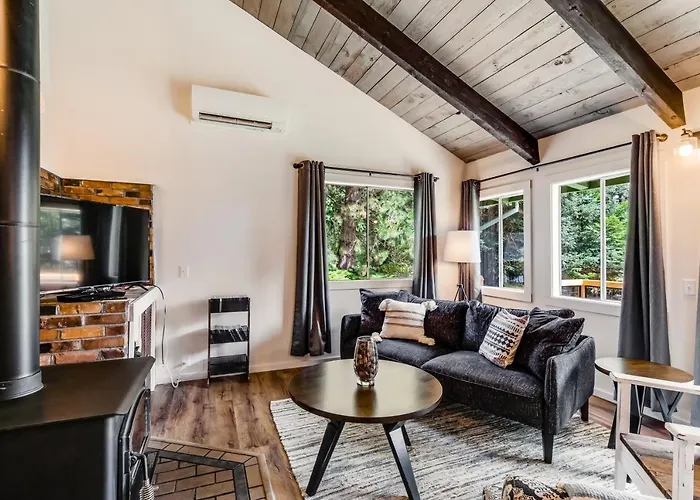 Tall Cedars Cabin By The Water
