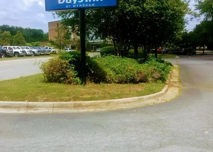 Days Inn By Wyndham Macon I-75 North