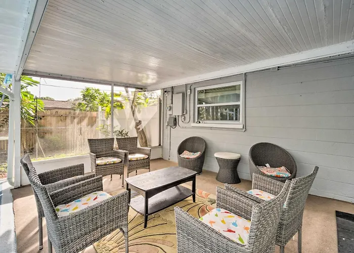 Peaceful Venice Villa W/ Patio - 2 Miles To Beach!