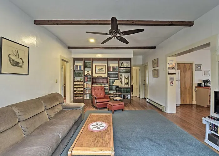 Easy Access To Beaches: Vineyard Haven House