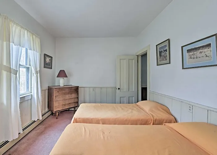 Easy Access To Beaches: Vineyard Haven House