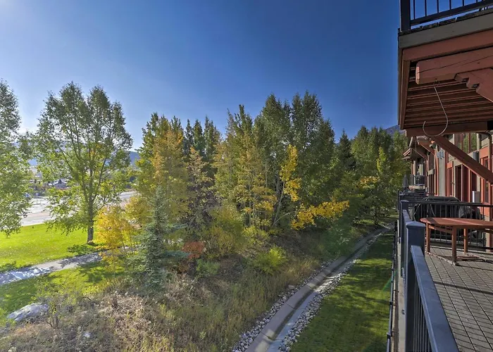 7 Mi To Copper Mtn: Condo W/ Deck & Stunning Views