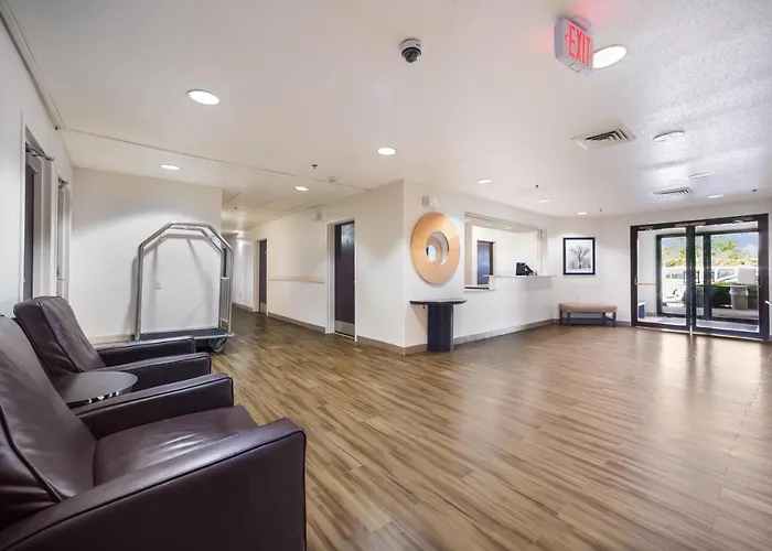 Hometowne Studios By Red Roof St. Louis - Airport/N Lindbergh