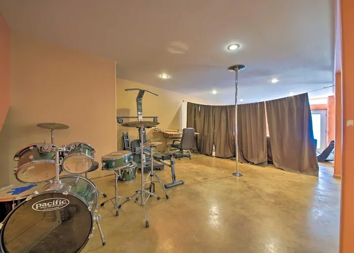 Peaceful Custom Carbondale Home W/ Deck, Near Siu!