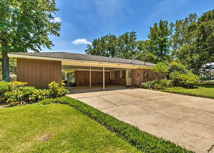 Ocean Springs Home - Walk To Beach & Downtown!