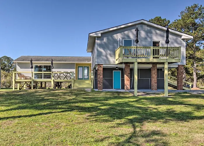 Riverfront New Bern House: Gourmet Kitchen & View!
