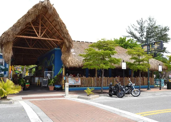 Studio Retreat Across The Street From Beautiful Siesta Key Beach