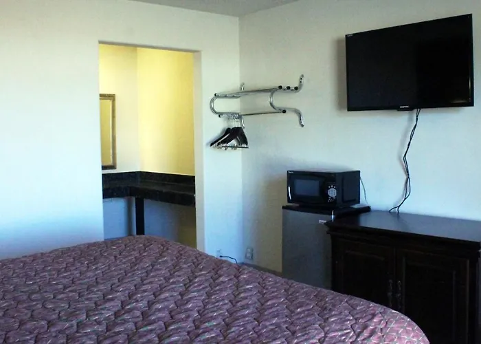 Royal Inn & Suites