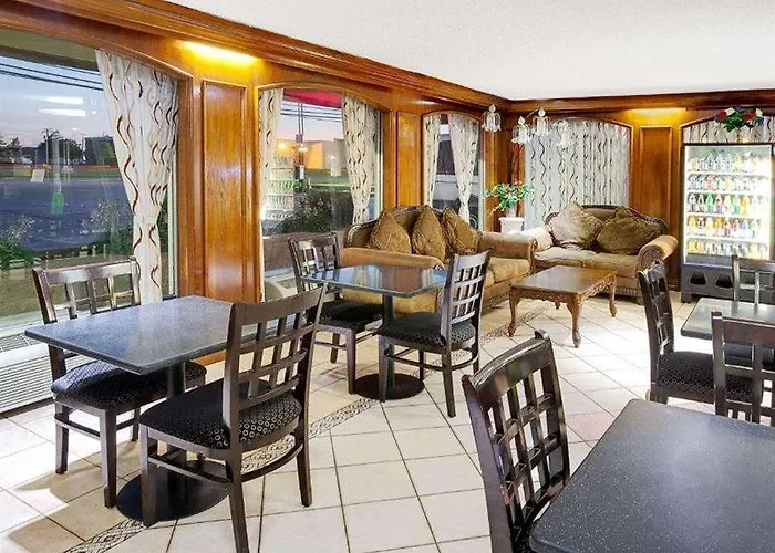 Days Inn By Wyndham Elk Grove Village O'Hare Airport West