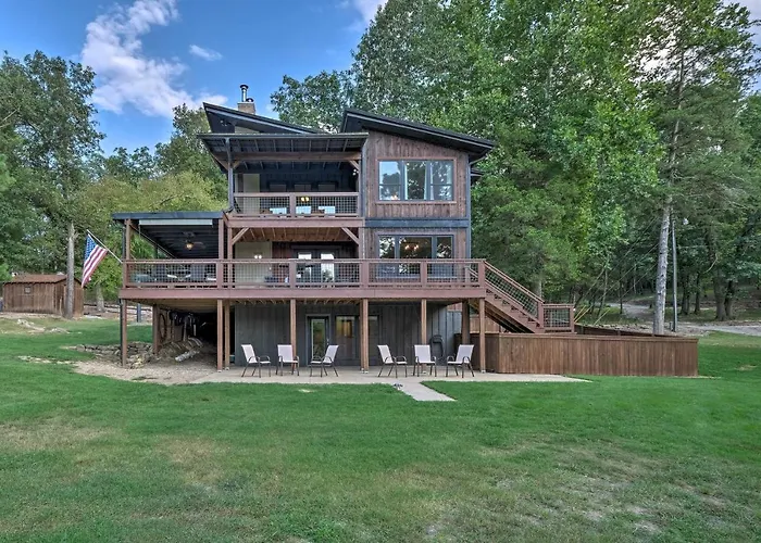 Waterfront Beaver Lake Hideaway W/ Kayaks & More!