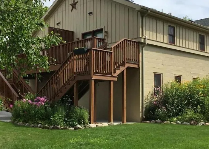 Lake Orchard Farm Retreat