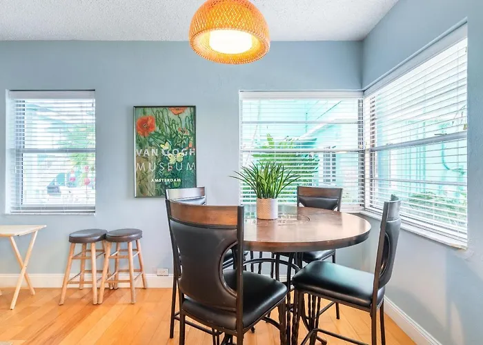 Cute One Bedroom At The Coral Resort Apts