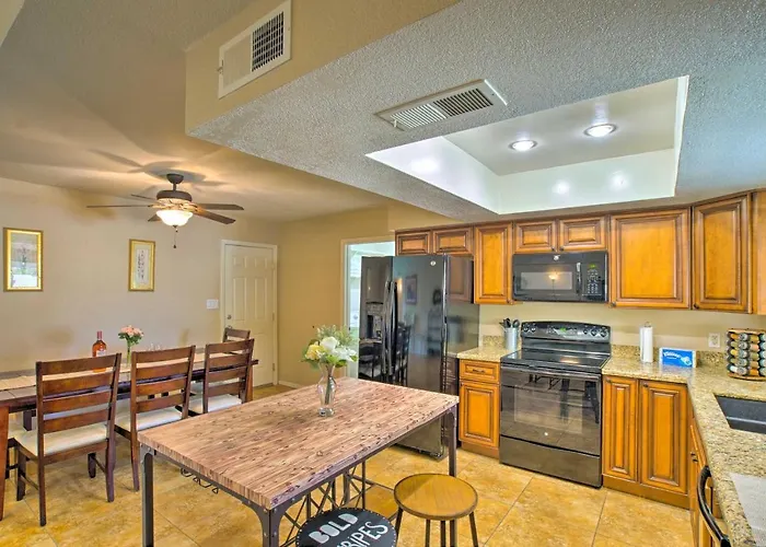Near Golf & Entertainment! Gilbert Family Getaway
