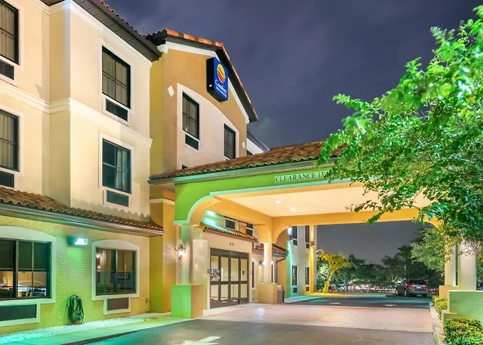 Comfort Inn & Suites Northeast - Gateway