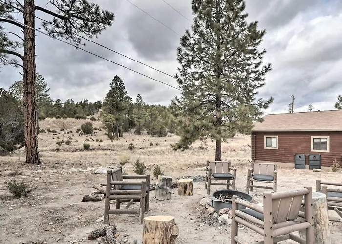 Fire Pit + Game Room: Heber-Overgaard Cabin!