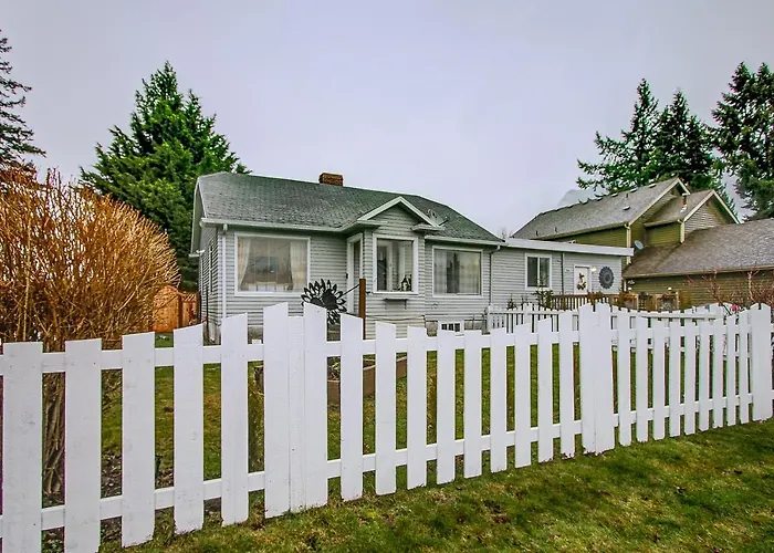 North Bend Downtown Cottage