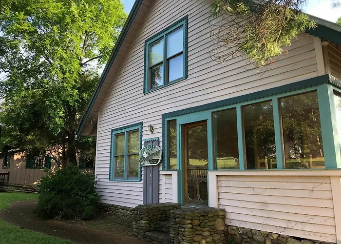 Smokies Bed And Breakfast - Evergreen Cottage Inn