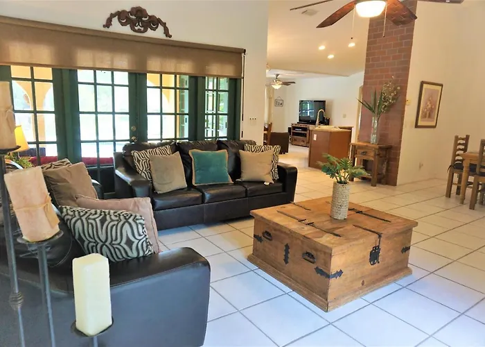 Jupiter Waterfalls - Newly Updated - Tiki Hut, Fire Pit, Kitchen, Pool Heater And More