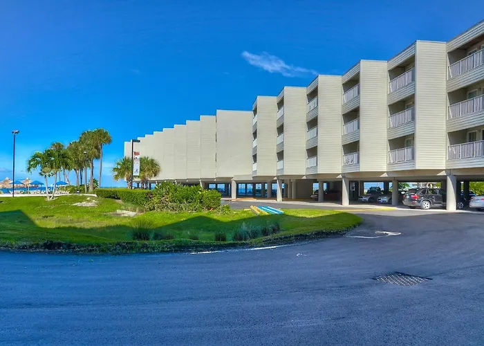 412-Amazing Views, Waterfront, Wifi, Pool, Close To Bucs Stadium