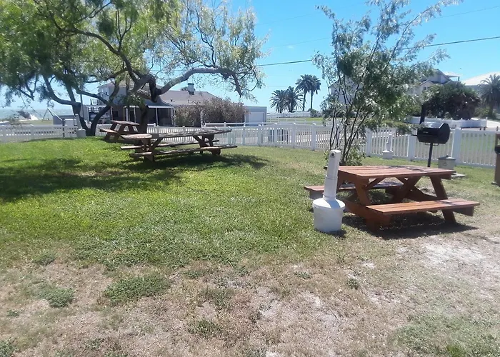 Benjamin'S Pier At Laguna Reef Resort