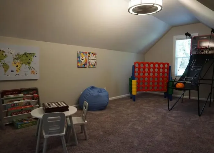 Beautiful & Large Newly Renovated 5 Bedroom House.
