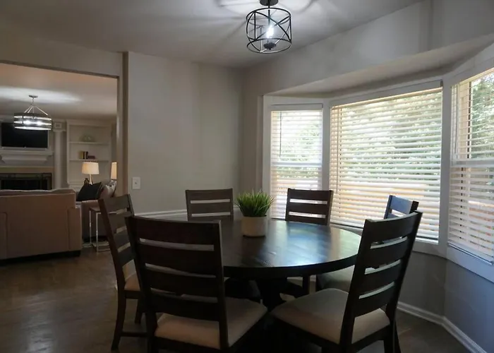 Beautiful & Large Newly Renovated 5 Bedroom House.
