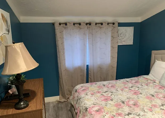Baby Blue Sky - Price 2Bd - Newly Remodeled - Nearby Trails